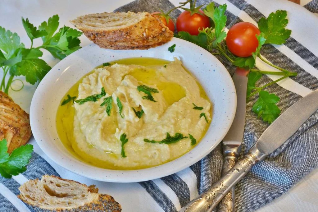 is hummus low carb?